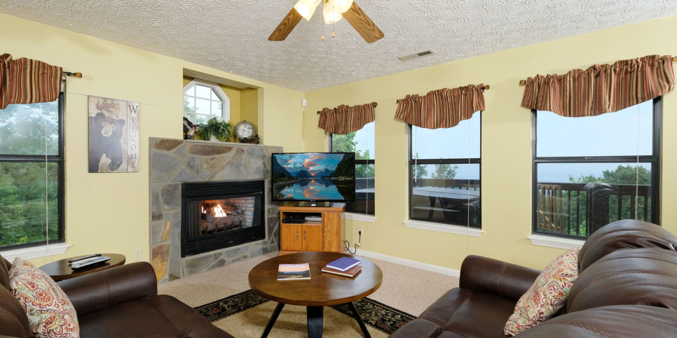 Gatlinburg - Among the Clouds - Living Room