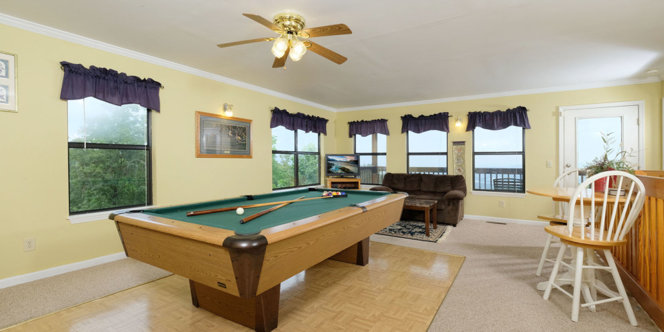 Gatlinburg - Among the Clouds - Rec Room