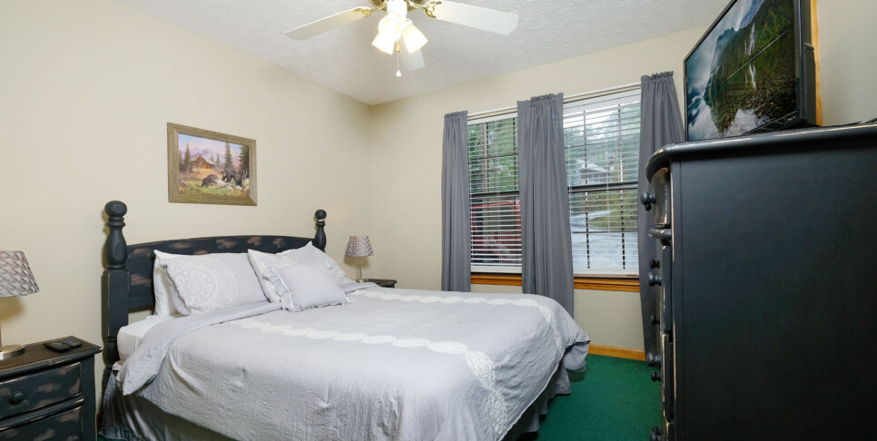 Gatlinburg - Bear Hugs 1126 - Bedroom