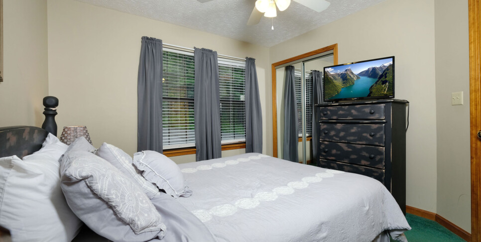 Gatlinburg - Bear Hugs 1126 - Bedroom