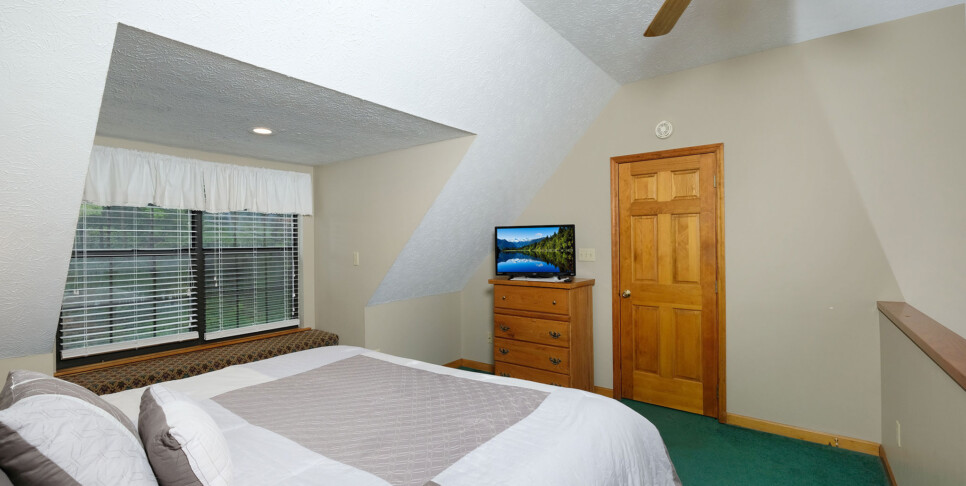 Gatlinburg - Bear Hugs 1126 - Bedroom