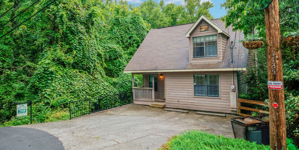 Gatlinburg - Bear Hugs 1126 - Exterior