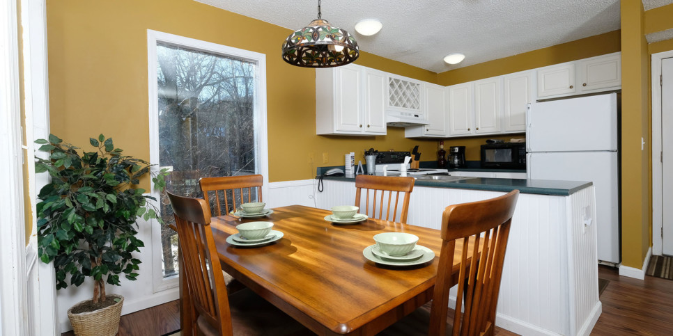 Gatlinburg - Bear Hugs - Kitchen