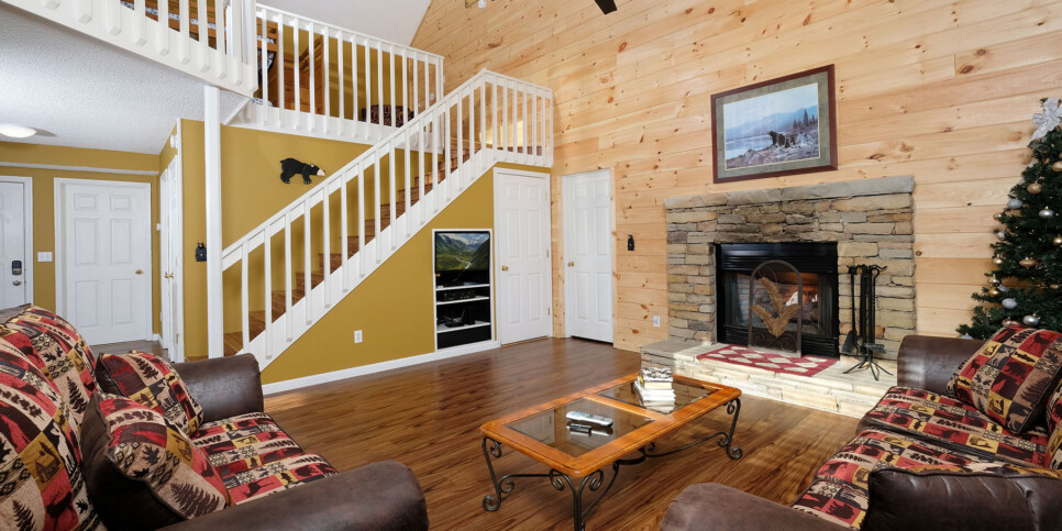 Gatlinburg - Bear Hugs - Living Room