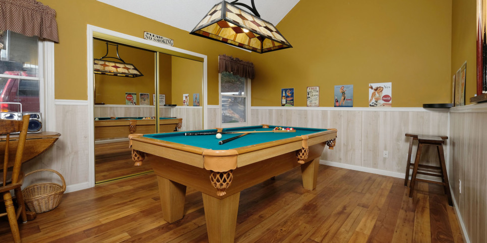 Gatlinburg - Bear Hugs - Rec Room