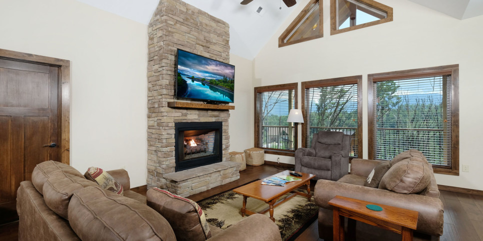 Gatlinburg - Bear Watch 1011 - Living Room