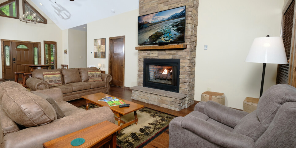 Gatlinburg - Bear Watch 1011 - Living Room