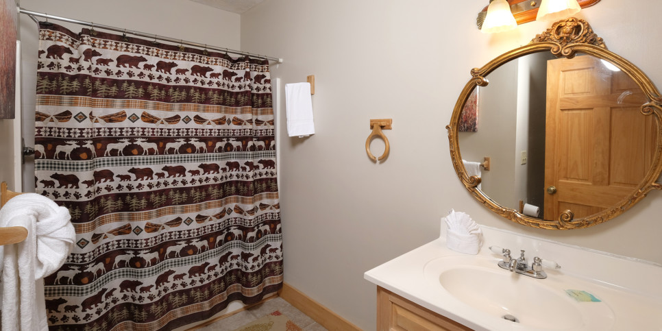 Gatlinburg - Gigi's Getaway - Bathroom