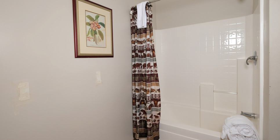 Gatlinburg - Gigi's Getaway - Bathroom