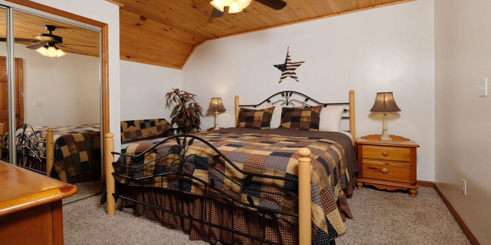 Gatlinburg - Holly Tree Cabin 936 - Bedroom