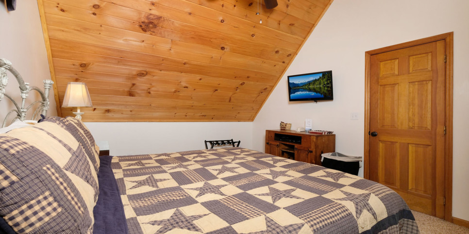 Gatlinburg - Holly Tree Cabin 936 - Bedroom