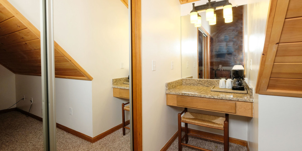 Gatlinburg - Holly Tree Cabin 936 - Bedroom