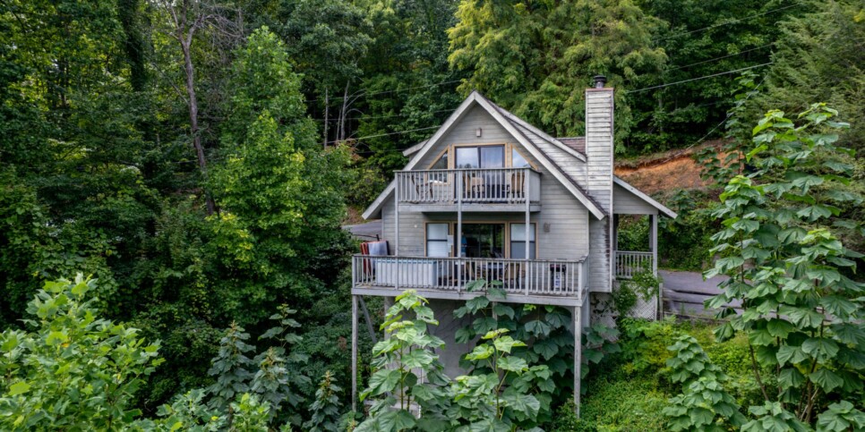 Gatlinburg Cabin - Holly Tree Cabin - Exterior
