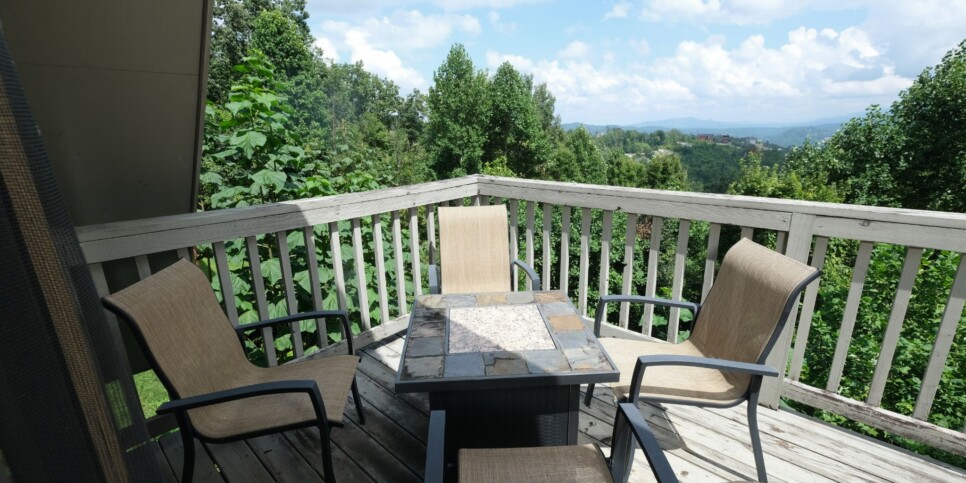 Gatlinburg Cabin - Holly Tree Cabin - Exterior