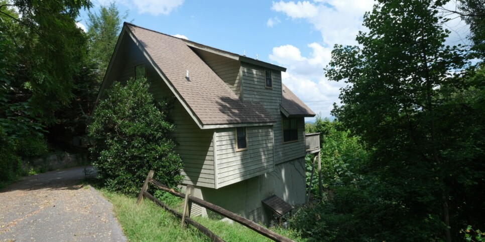 Gatlinburg Cabin - Holly Tree Cabin - Exterior