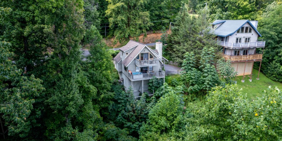 Gatlinburg Cabin - Holly Tree Cabin - Exterior