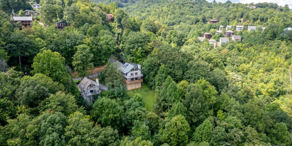 Gatlinburg Cabin - Holly Tree Cabin - Exterior