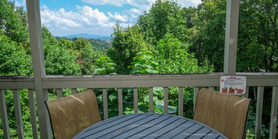 Gatlinburg Cabin - Holly Tree Cabin - Exterior