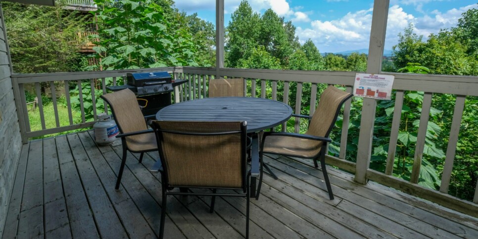Gatlinburg Cabin - Holly Tree Cabin - Exterior