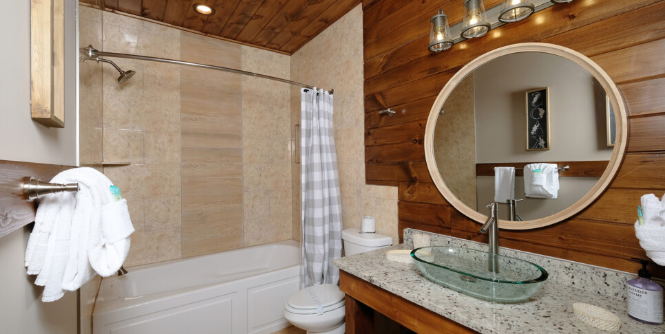 Gatlinburg - Looking Glass - Bathroom