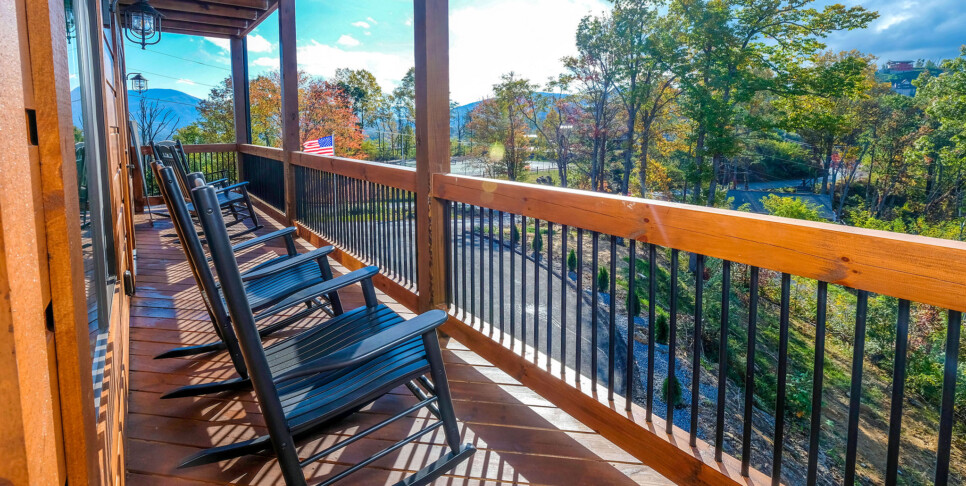 Gatlinburg - Looking Glass - Exterior
