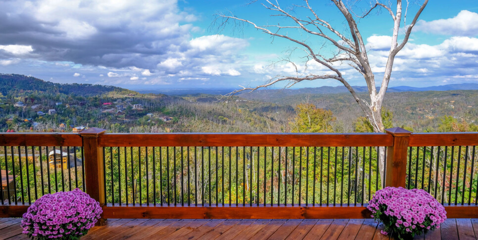 Gatlinburg - Looking Glass - Exterior