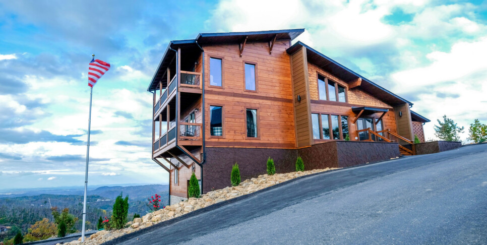 Gatlinburg - Looking Glass - Exterior