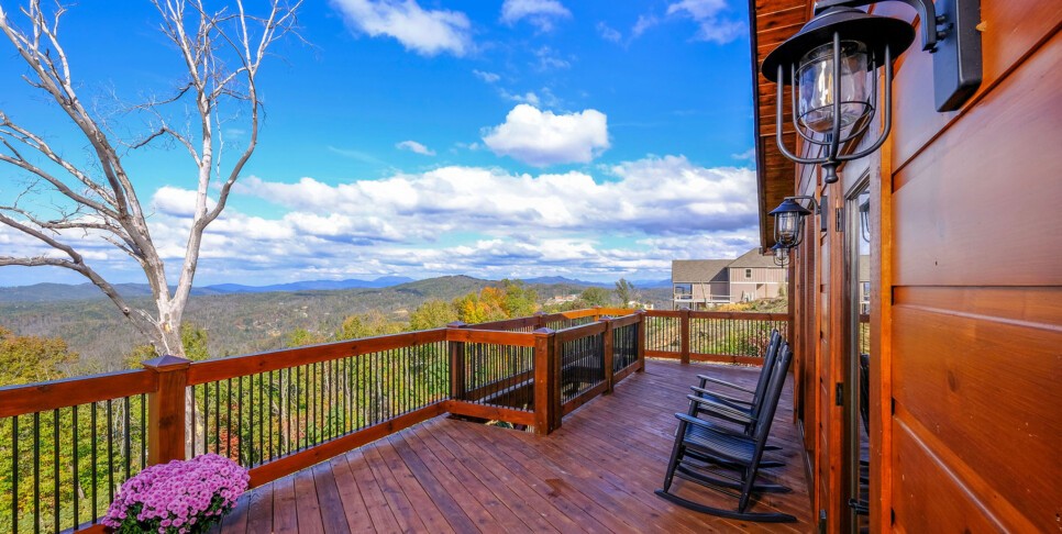 Gatlinburg - Looking Glass - Exterior