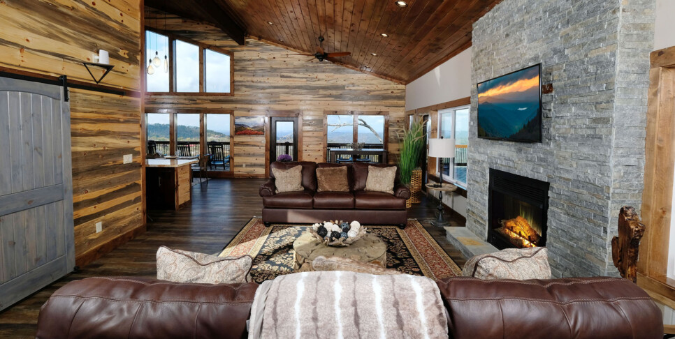 Gatlinburg - Looking Glass - Living Room