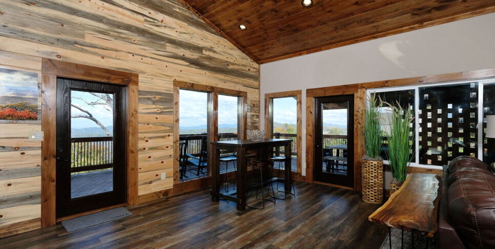 Gatlinburg - Looking Glass - Living Room