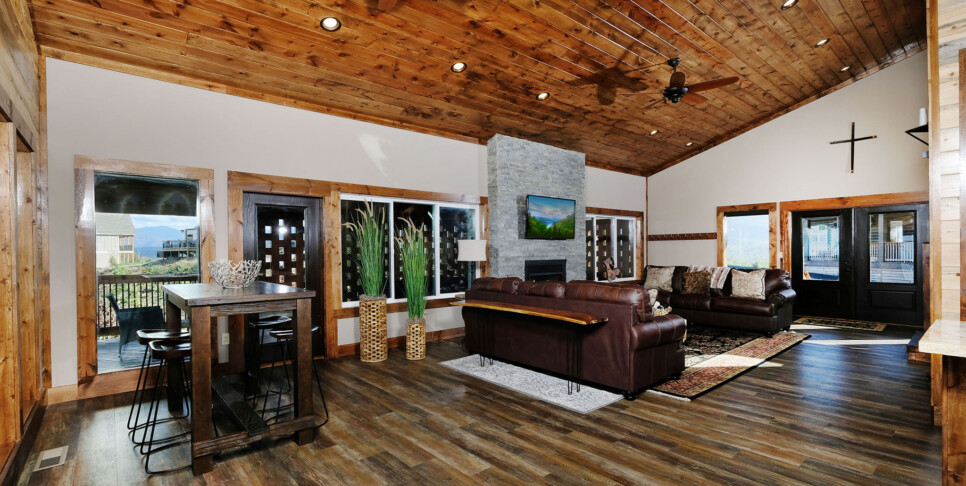 Gatlinburg - Looking Glass - Living Room