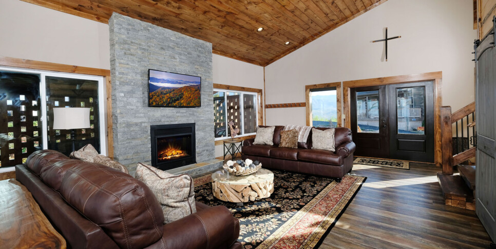 Gatlinburg - Looking Glass - Living Room