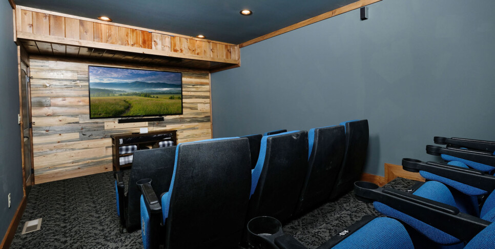 Gatlinburg - Looking Glass - Theater Room