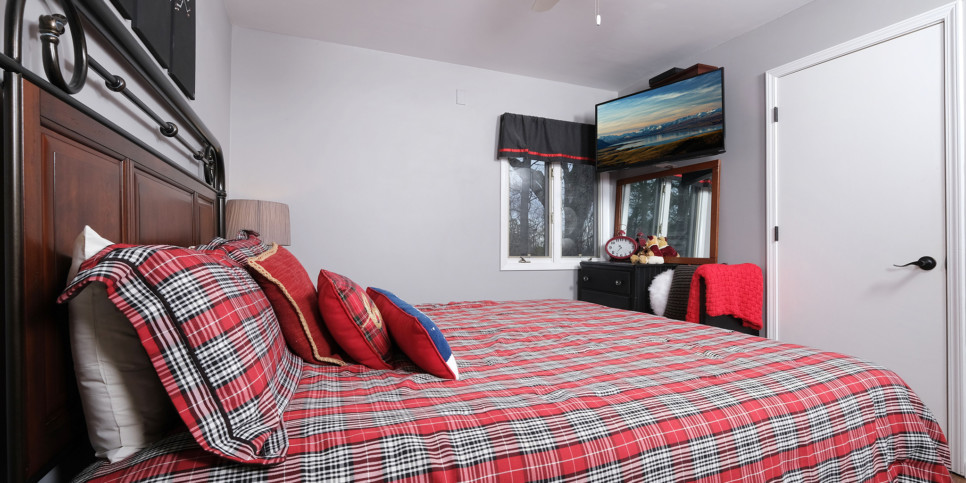 Majestic Getaway - Bedroom