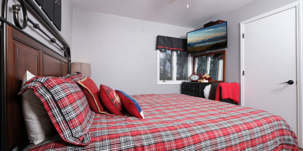 Majestic Getaway - Bedroom