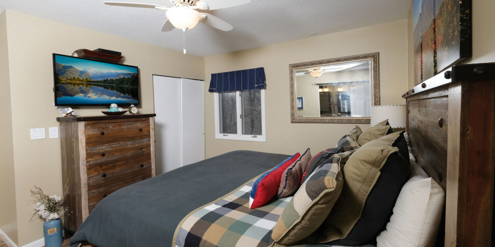 Majestic Getaway - Bedroom