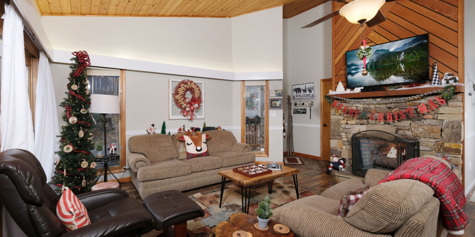 Majestic Getaway - Living Room