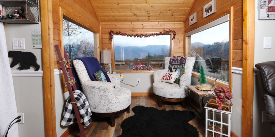 Majestic Getaway - Living Room