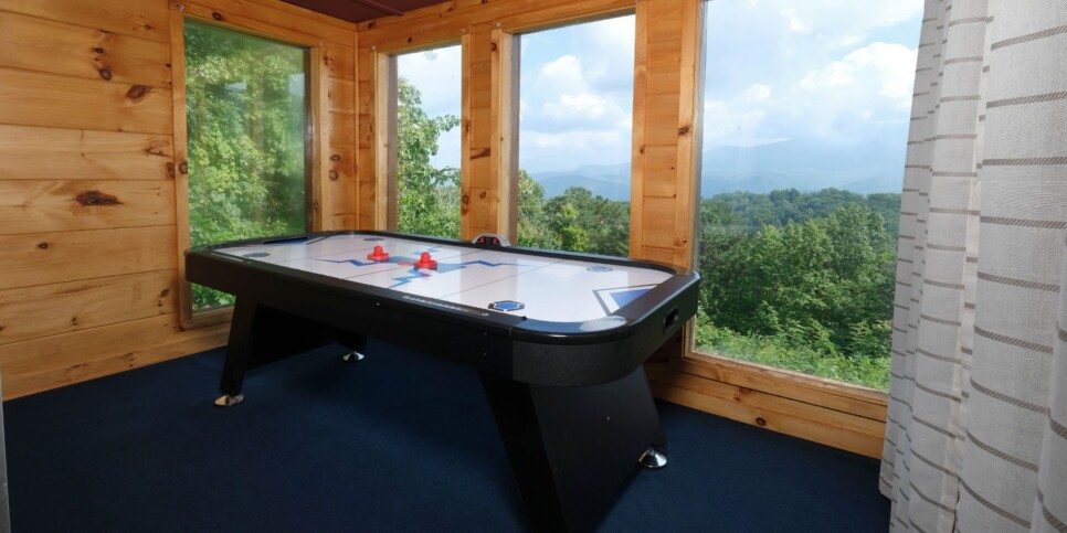 Gatlinburg Cabin - A Million Dollar View - Rec Room