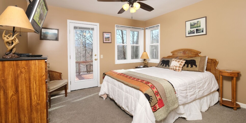 Gatlinburg - Mountain Therapy - Bedroom