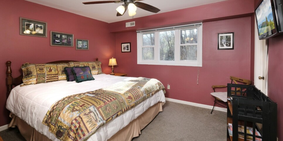 Gatlinburg - Mountain Therapy - Bedroom