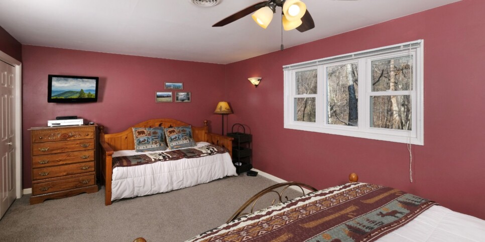 Gatlinburg - Mountain Therapy - Bedroom