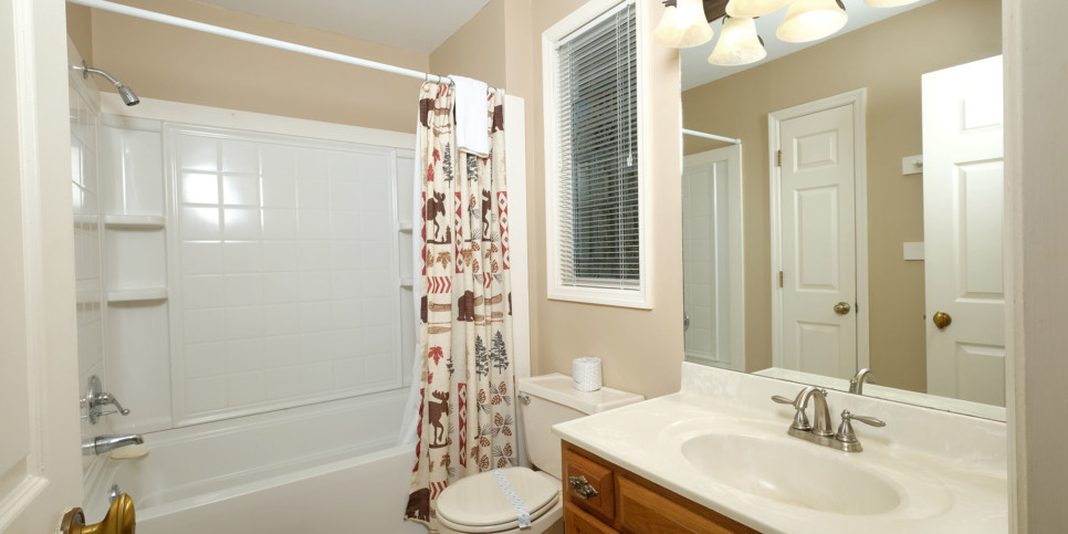 Gatlinburg - Mountain Therapy 1123 - Bathroom