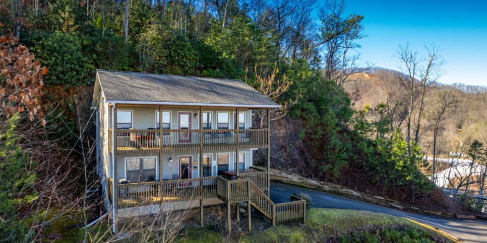 Gatlinburg Cabin Rental - Among The Clouds 2240 - Exterior
