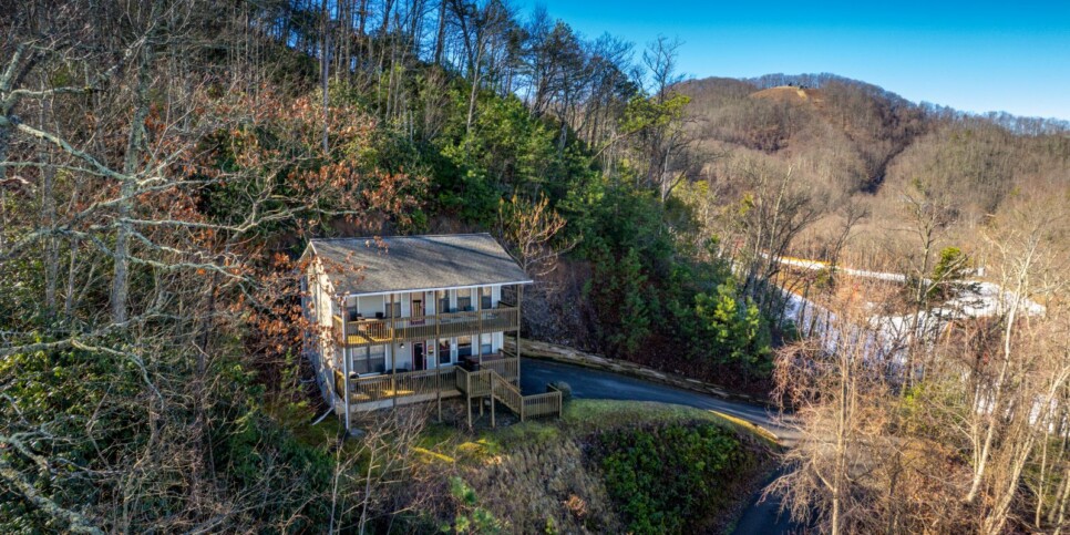 Gatlinburg Cabin Rental - Among The Clouds 2240 - Exterior