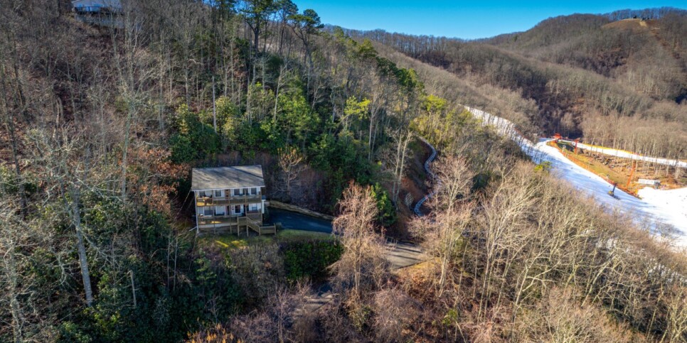 Gatlinburg Cabin Rental - Among The Clouds 2240 - Exterior
