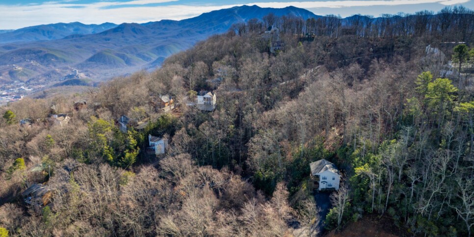 Gatlinburg Cabin Rental - Among The Clouds 2240 - Exterior