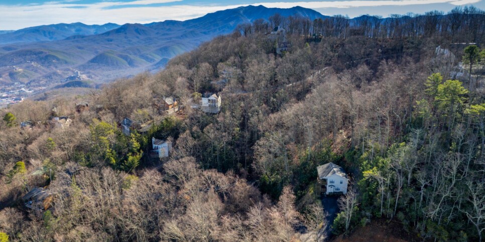 Gatlinburg Cabin Rental - Among The Clouds 2240 - Exterior