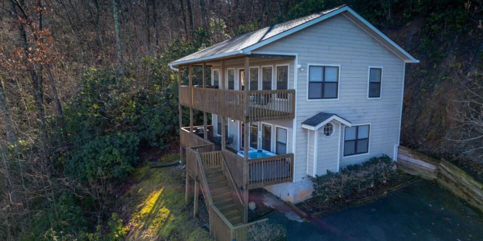Gatlinburg Cabin Rental - Among The Clouds 2240 - Exterior