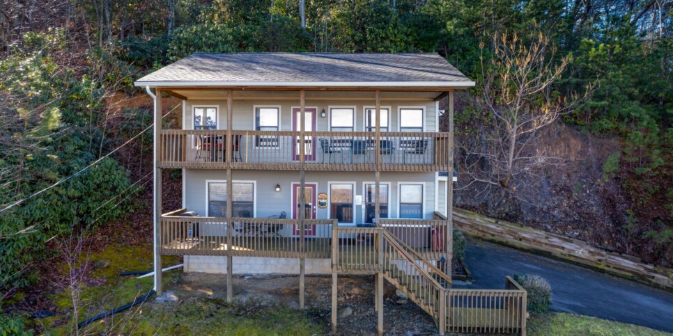 Gatlinburg Cabin Rental - Among The Clouds 2240 - Exterior